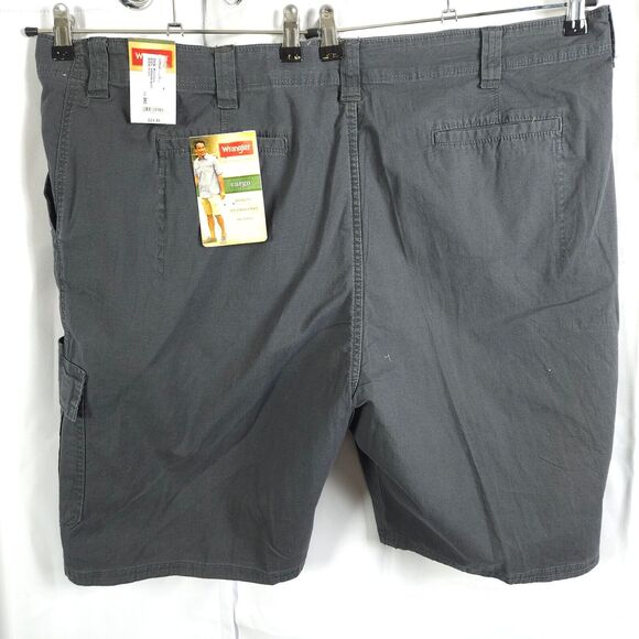NWT Wrangler Men's 44 Gray Cargo Relaxed Fit Knee Length Tech Pocket Shorts - Picture 15 of 16